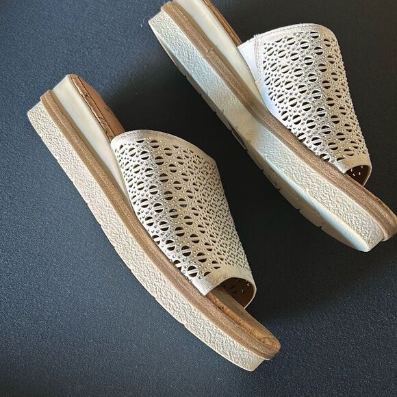 White Mountain Sparkly Sandals 9.5 - Picture 4 of 8